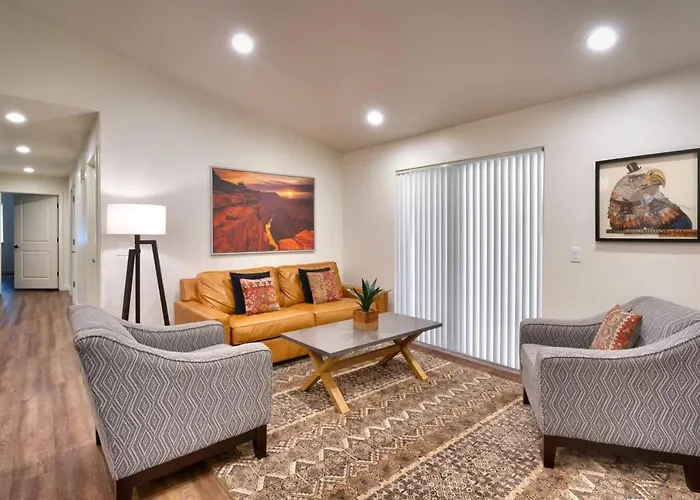 2I Top Floor Moab Redcliff Condo, Pool & Hot Tub